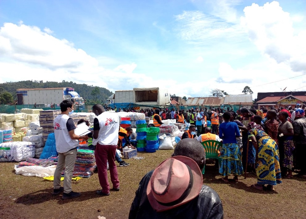 msb125336_medium.jpg During the distribution of non-food items to 5,000 people.