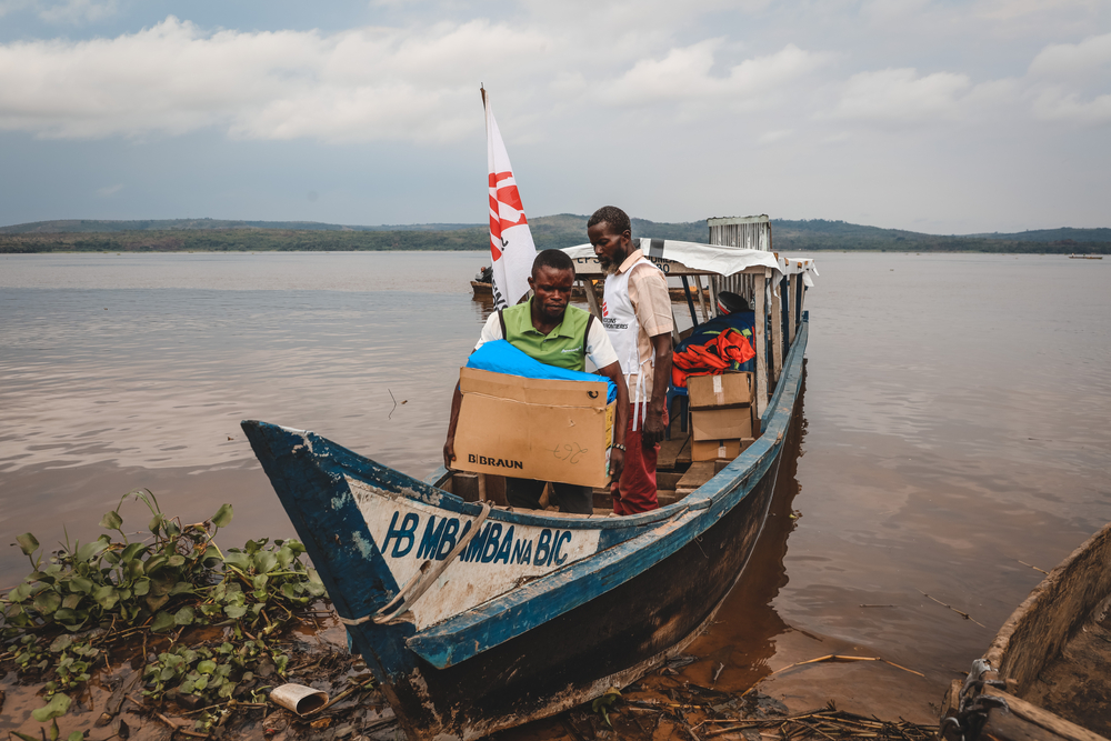 MSF medical supplies arrive at the Hervé Farm IDP site in Kwamouth [© Johnny Vianney Bissakonou/MSF]