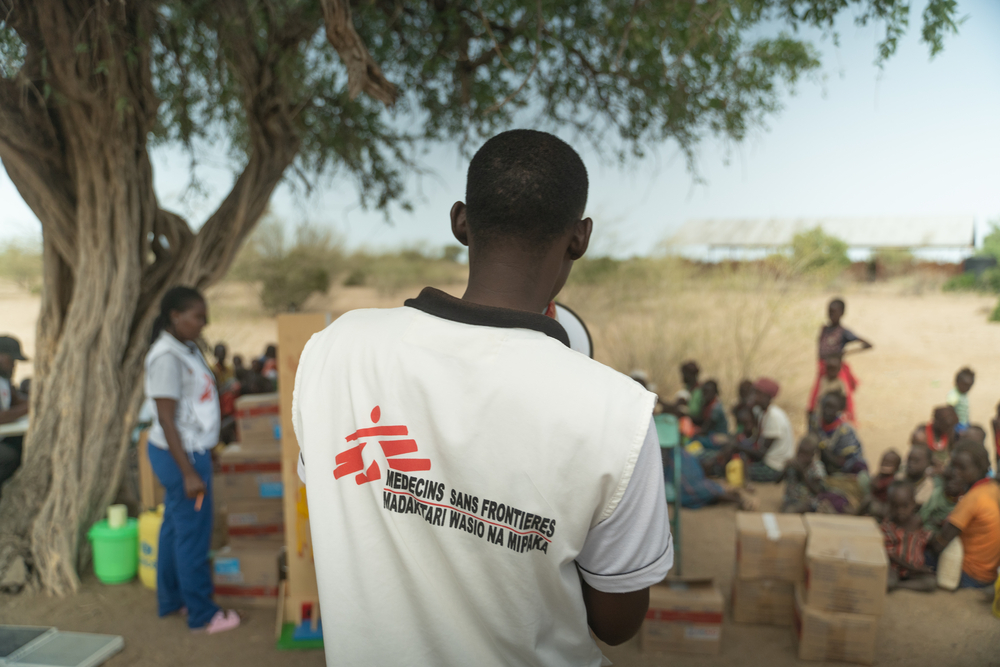 Ambrose Nyakoo community health educator gives a talk in an outreach [ © Njiiri Karago/MSF]