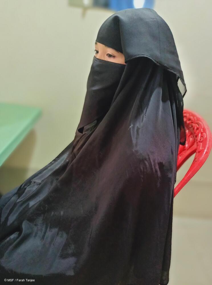 msb39219_medium.jpg Asiya lives in the camps with two children, her mother and younger brother.