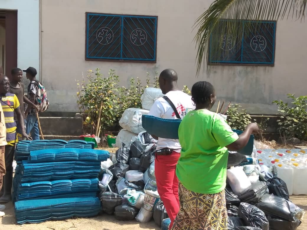 msb47040_medium.jpg Since the start of its emergency intervention, MSF teams have distributed essential kits (non-food items) to 250 families.
