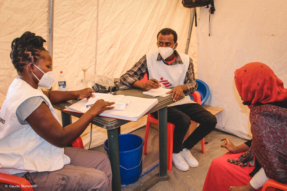 msb58256_medium.jpg MSF midwives during an antenatal consultation