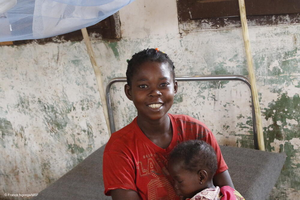 msb64737_medium.jpeg Bibiche is holding her 2-year old daughter Sandrine at the Bosobolo General Referral Hospital. Sandrine was hospitalized here as she suffered from measles, but the child is feeling better now.