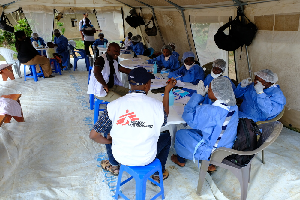 MSF manages three vaccination teams in Beni, each with 14 members to register people for vaccination, ensure their consent, collect study protocol data, vaccinate, and watch participants for 30 minutes after. [©  MSF/Samuel Sieber ]