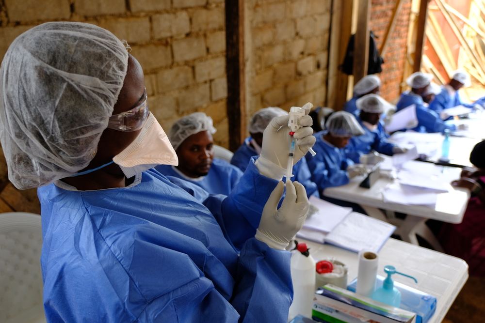 While the vaccine has proven effective, dose rationalization limit its use to ring vaccination strategy, targeting direct and indirect contacts of Ebola cases. Only around 25% of contacts can currently however been reached. [ ©  MSF/Samuel Sieber]