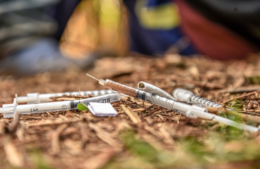 msf308258_medium.jpg Used syringes laying on the ground in one of the 'drug dens' in Kiambu