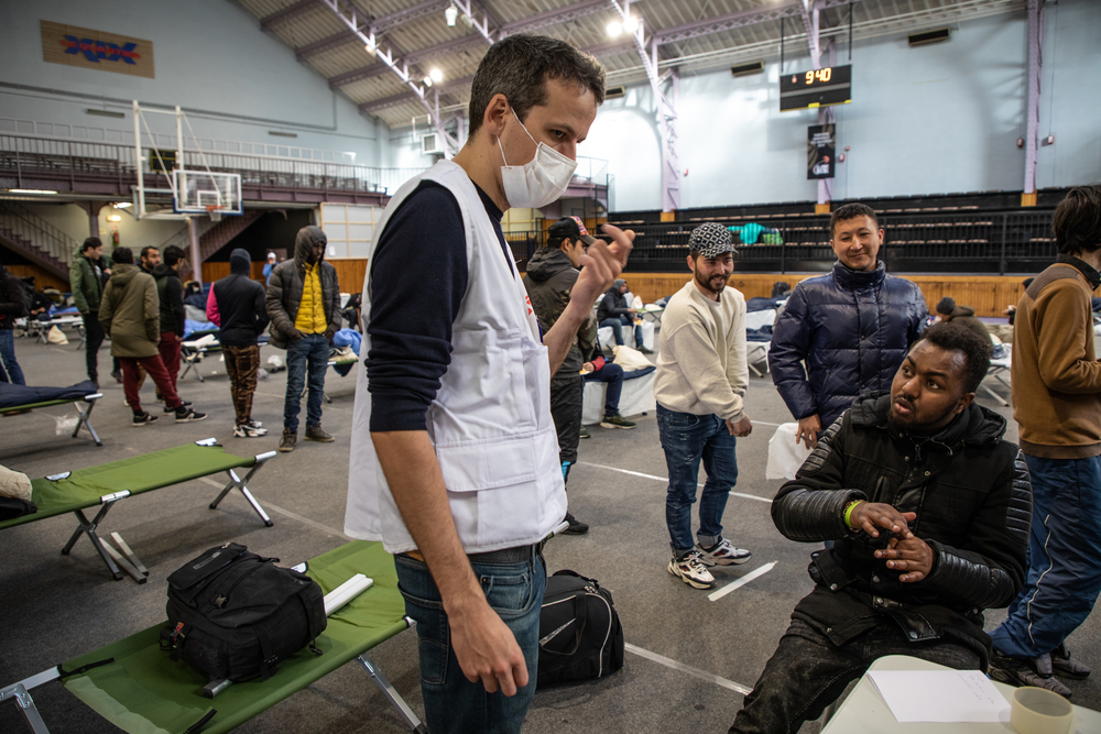 msf310201_medium.jpg Bastien Mollo, MSF doctor, is examining people evacuated from a camp near Paris on March 24th. © Agnes Varraine-Leca/MSF