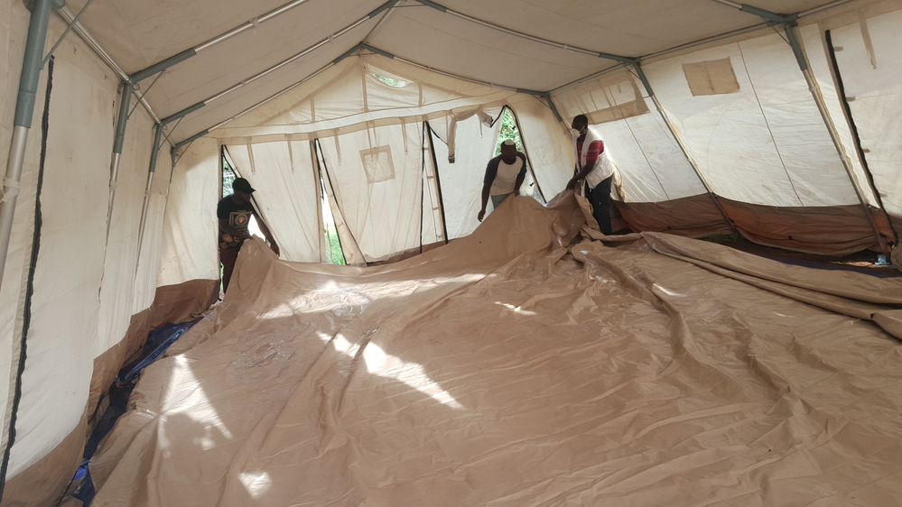 msf314182_medium.jpg MSF staff installs an extra 10-bed COVID-19 isolation tent at Bamenda Regional Hospital, North West Cameroon. © Freida Nemkul/MSF