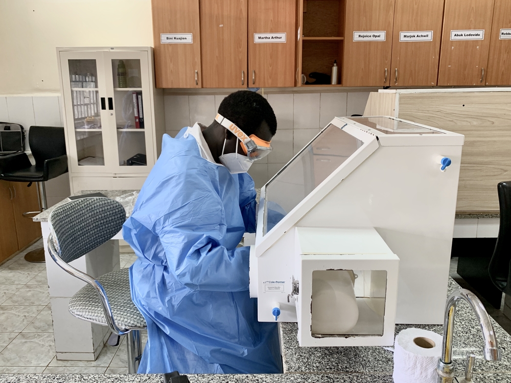 msf335567_medium.jpg Giir, 29-years-old, examines samples of COVID-19 suspected cases in Juba