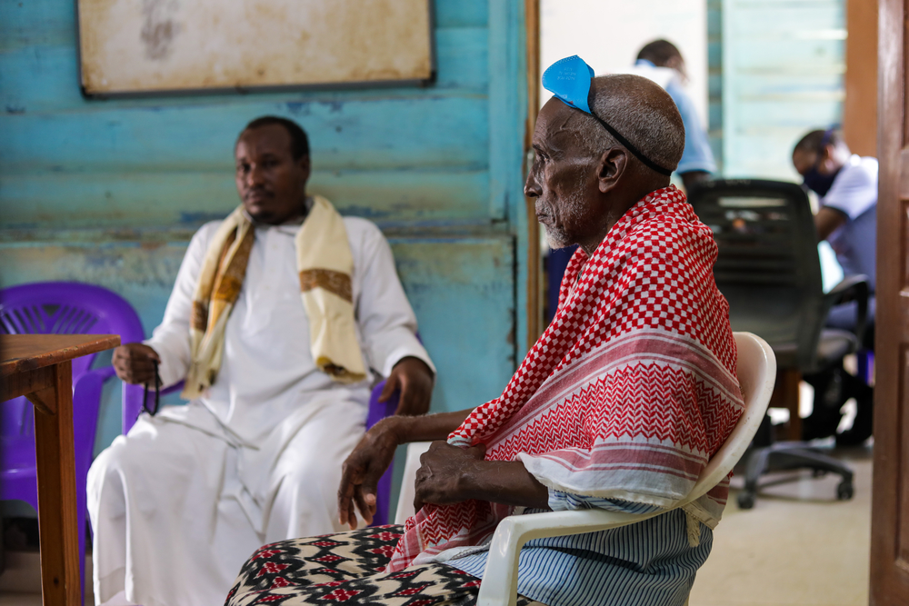 msf336674_medium.jpg Haret Abdirahman sitting with his youngest son