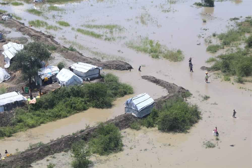 msf337917_medium.jpg People walk in flood waters in Pibor Town