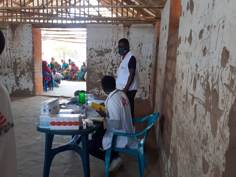 msf339074_medium.jpg MSF teams prepare to receive patients for medical consultations at a school in Impire Village