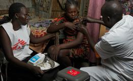 MSF teams visit residents of Bentiu IDP camp to vaccinate them against hepatitis E