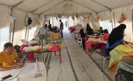 Patients receiving treatment for acute watery diarrhoea at the MSF-supported diarrhoea treatment centre (DTC) in Al-Qaeda City, Ibb Governorate – Yemen.
