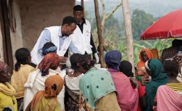 MSF staff providing medication to patients with mild malaria at the outreach post.