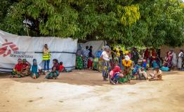 People waiting outside an MSF mobile clinic in Alua Velha, Eráti District, Nampula Province.