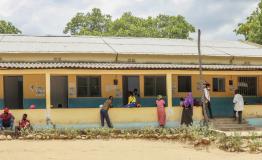 Strengthening health centres' roofs to stand against climate shocks in Mozambique