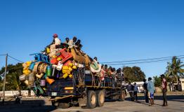 People who have been displaced for years due to the conflict in northern Mozambique return by truck from Macomia to the town of Mocímboa da Praia. People who have been displaced return by truck from Macomia to the town of Mocímboa da Praia.