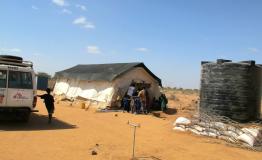 Children at an MSF mobile clinic/outpost set up outside the Dagahaley camp for new arrivals.