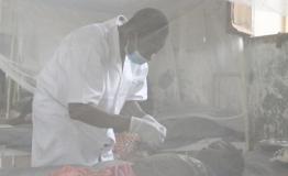 A nurse at the Bosobolo General Referral Hospital cares for a young patient with measles A nurse at the Bosobolo General Referral Hospital cares for a young patient with measles