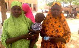 Mariam and Haoua fled from Zamia and Hilli, two villages in Nigeria. They arrived in Bassira, in Niger three days ago with their husbands and children. Their villages have not yet been attacked but they feared they will be next and chose to run away in se