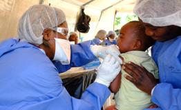 Two-and-half year old Justin* receives his shot the investigational Ebola vaccine rVSV-ZEBOV,at a vaccination point set up in the community of Kimbangu in the city of Beni. [© Samuel Sieber/MSF ]
