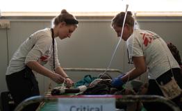 Nursing activity manager Suzanne Doeland and medical activity manager Mariel Selter assess the condition of 10-year-old Nyaduoth in the ER of the MSF hospital in Bentiu PoC © Gabriele François Casini/MSF Suzanne & Mariel assess condition of 10-year-old Nyaduoth in the MSF hospital © Gabriele Casini/MSF