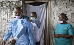 Epidemiologist Gaston trains and helps staff in Mbandaka on how to put on protective equipments donated by MSF to improve protection and infection control in this health centre. © Caroline Thirion/MSF Epidemiologist Gaston trains and helps staff in Mbandaka