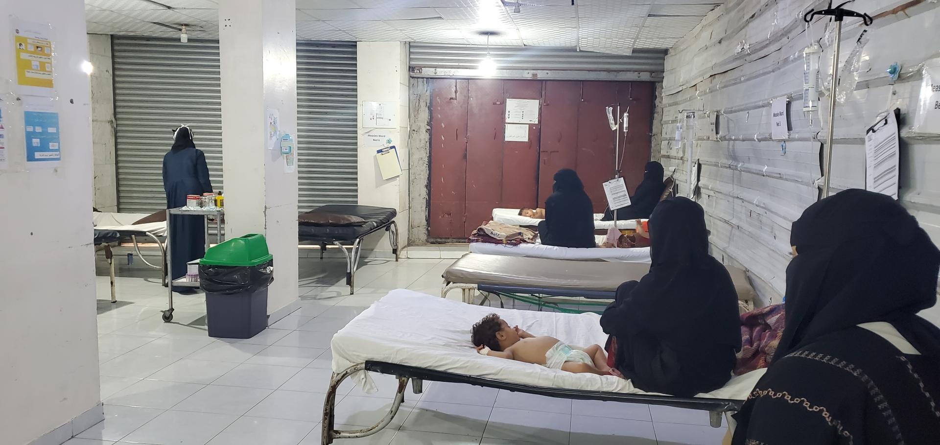 Inside the measles isolation unit of MSF’s mother and child hospital in Taiz Houban, Yemen.