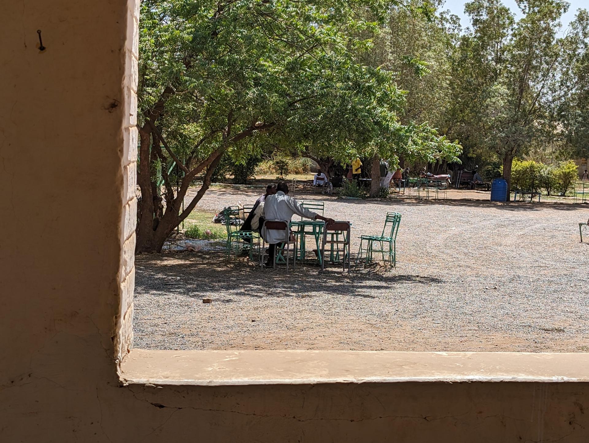 MSF staff provide medical consultations at one of the gathering sites for IDPs 