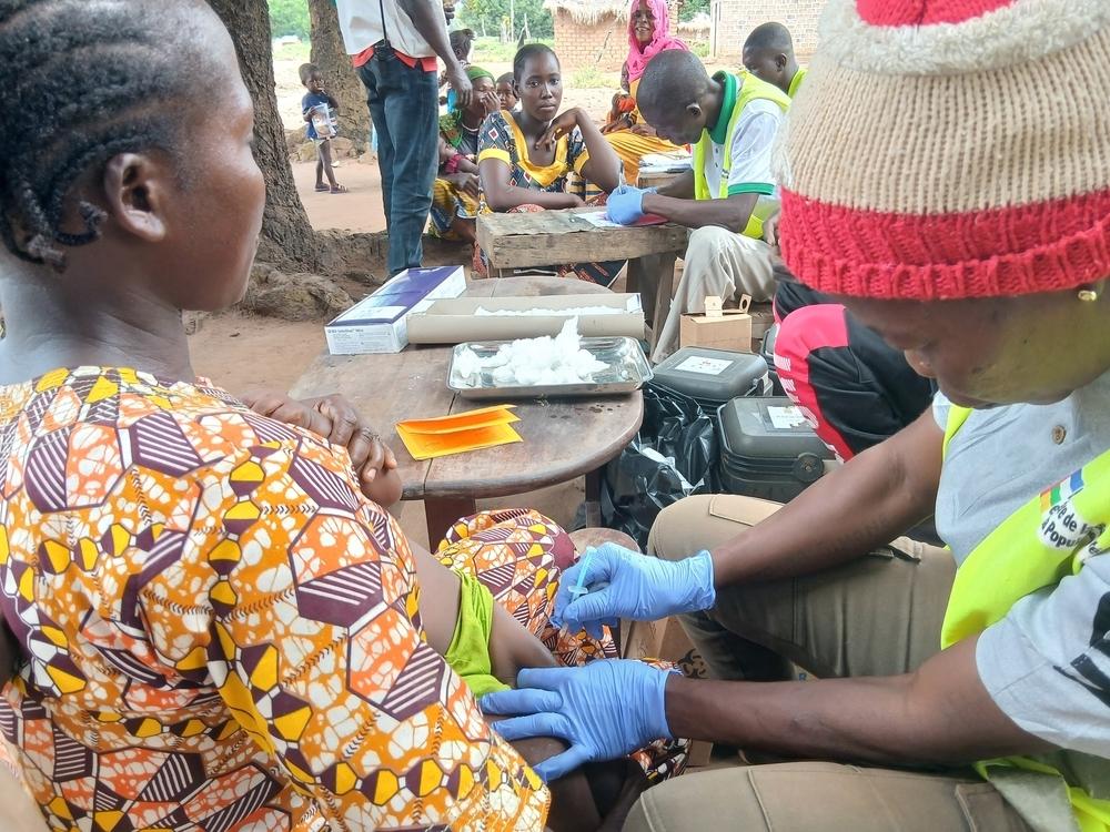 Children being vaccinated to prevent measles and meningitis, together with other antigens, during an EURECA intervention in Kabo, CAR.