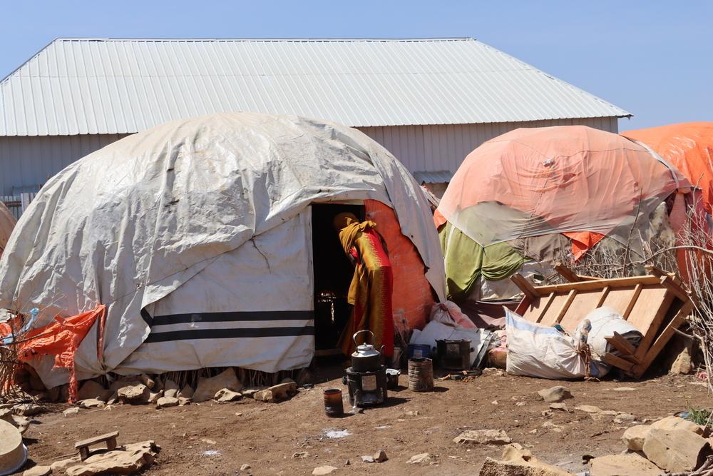 Ten Children, Two Jerrycans_Regay Ali_Somalia