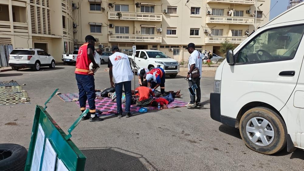 Senegal: MSF team provides medical care after disembarkation 