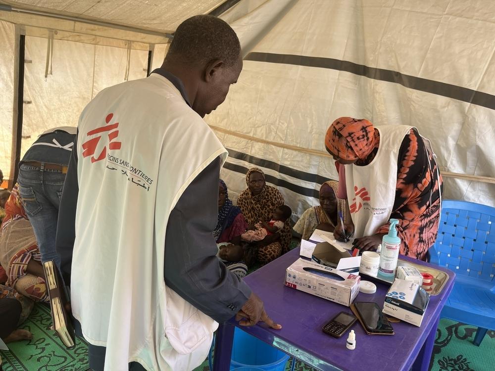Medical consultation and patient follow-up in the mobile clinic
