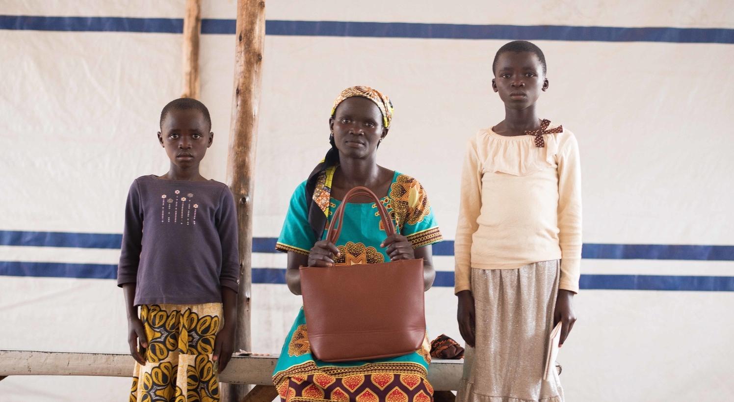 Elisabeth and her daughters Adelphine and Rachel [ © Arjun Claire/MSF] 