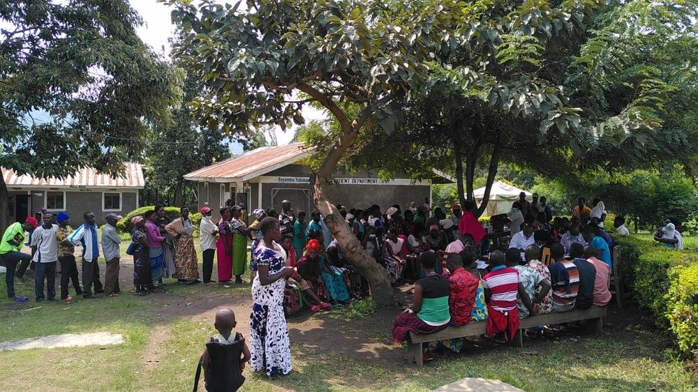 COVID-19 vaccination line in Bugoye [© Théo  Wanteu/MSF ]