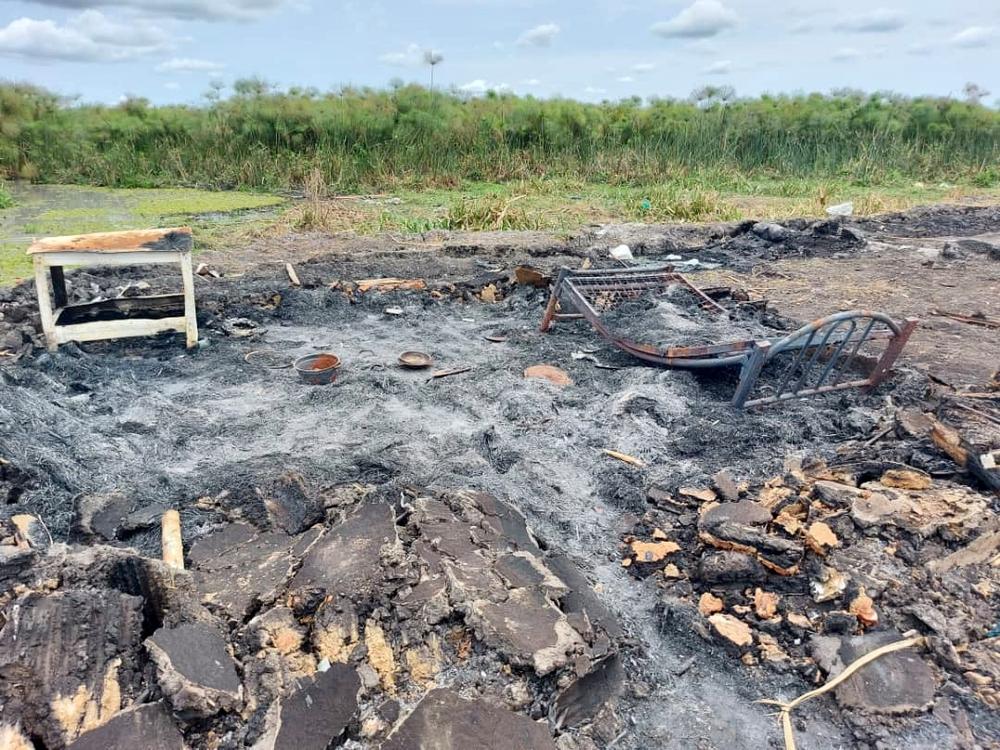 Destroyed tukul in Adok, Leer [© MSF/Anna Bylund ]