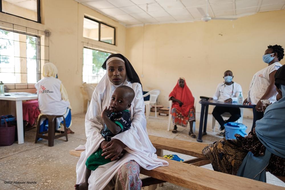 Sadiya M. with her 1.5 y/o son waiting for treatment in Anka MSF hospital, Zamfara state