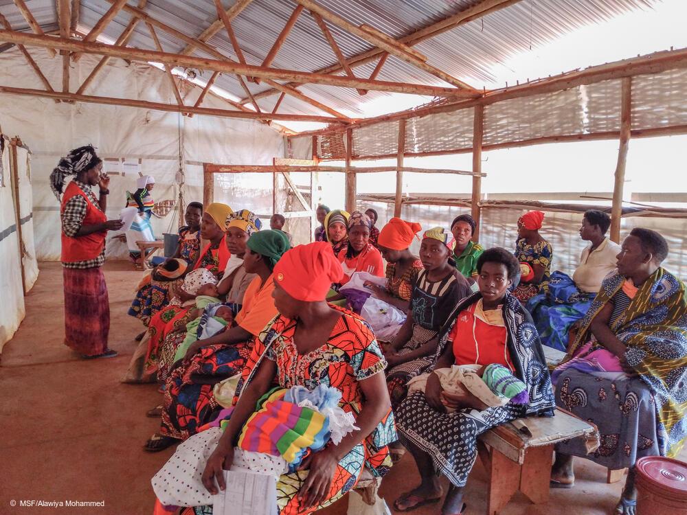 MSF community health educator sensitizing and educating mothers