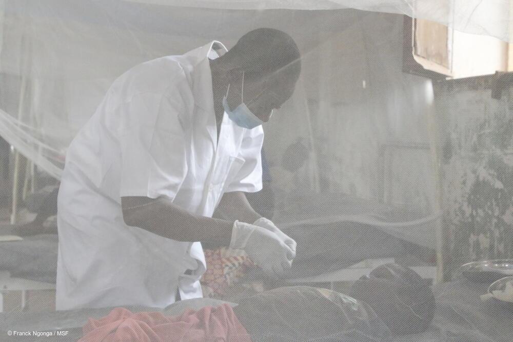 A nurse at the Bosobolo General Referral Hospital cares for a young patient with measles