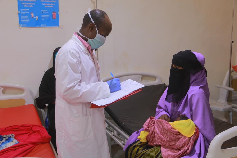 An MSF health worker checks the medical condition of a patient at the ITFC in Galkayo 