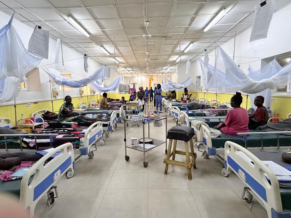 To manage increased maternity needs, MSF is expanding bed numbers and the length of expanded services. Where the facility once had 14 beds, it now needs at least 40.