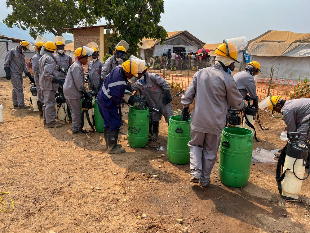 In the Musenyi refugee site, MSF-supported teams are organising a large-scale, long-lasting spraying campaign against mosquitoes, with the aim of reducing the risk of malaria among refugees.