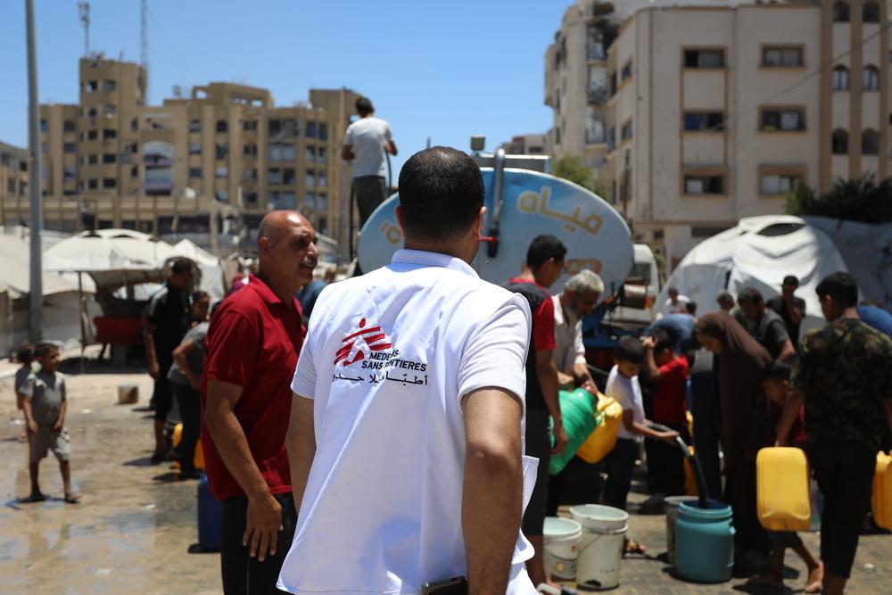 MSF logistics manager Mahmoud Abu Nada supervises a water distribution in Gaza City. Our teams work under extreme circumstances, constantly relocating distribution points due to bombardments and displacement orders. Their efforts are crippled by Israel's refusal to allow in the generators, pipes, and chlorine needed for a permanent solution