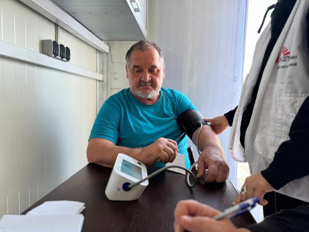"Most of our patients in transit centres are from hot spots in Donetsk region: Kostiantynivka, Myrnohrad, Dobropillia. They come to us mainly with chronic diseases. Usually, they do not have the opportunity to constantly monitor their indicators, so we measure their blood pressure, blood sugar levels, and oxygen saturation levels," explains Viktoria Likhachova, MSF doctor.
