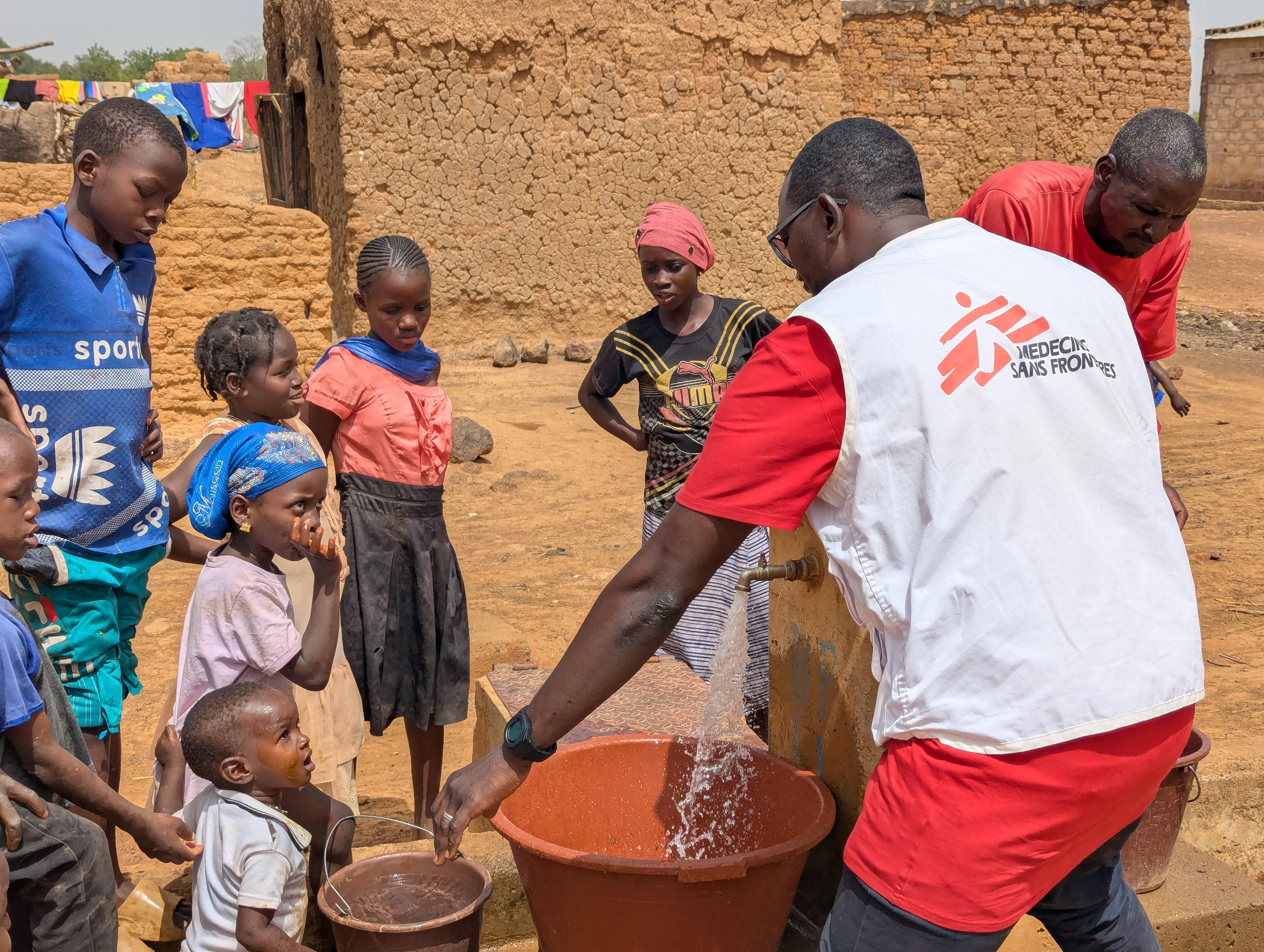 Access to safe drinking water remains a major challenge in these remote areas. Reduced funding for humanitarian organisations working in water, hygiene and sanitation (WASH), combined with the effects of climate change, is limiting access to safe drinking water for communities whose living conditions have deteriorated. 