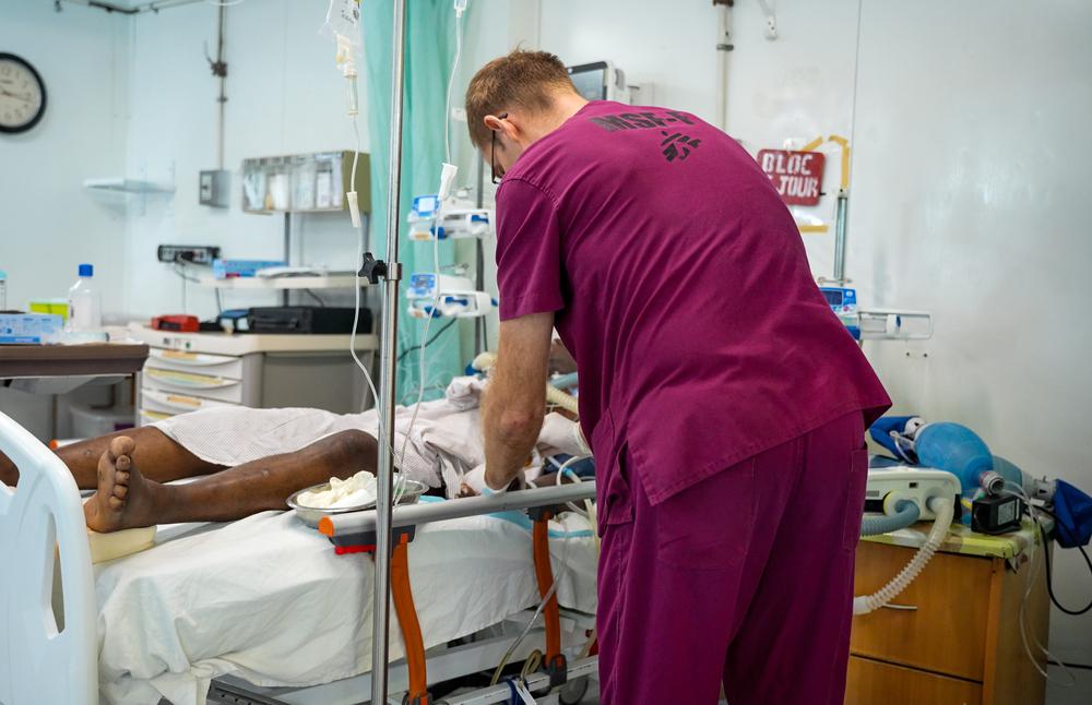 Dr. Ante Makela, an anesthetist, cares for a patient in the intensive care unit at MSF’s Tabarre Trauma Hospital.