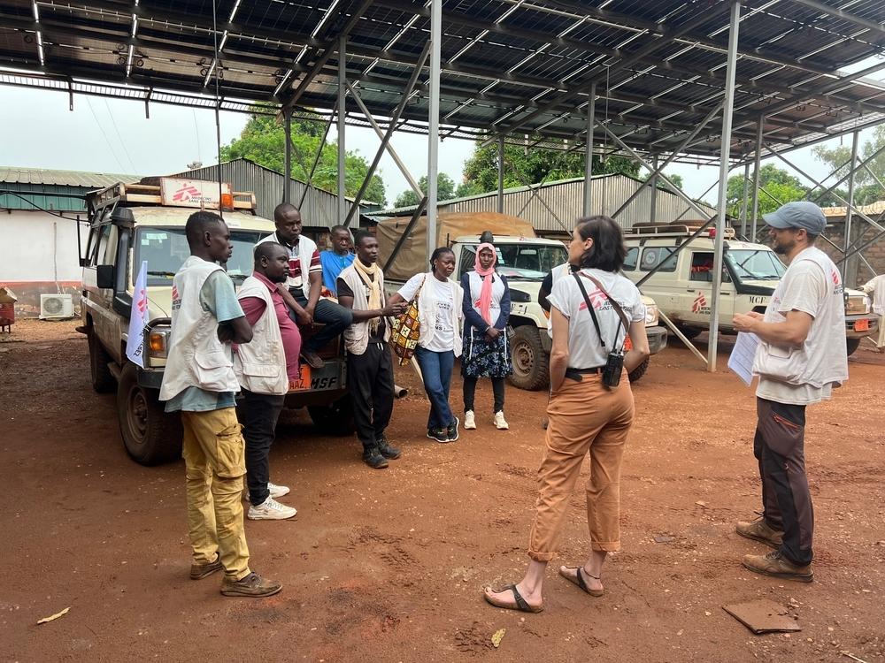 The hospital's health staff travel along the "axes," the tracks leading out to the villages. They visit some of the 13 Health Centers to provide support. 