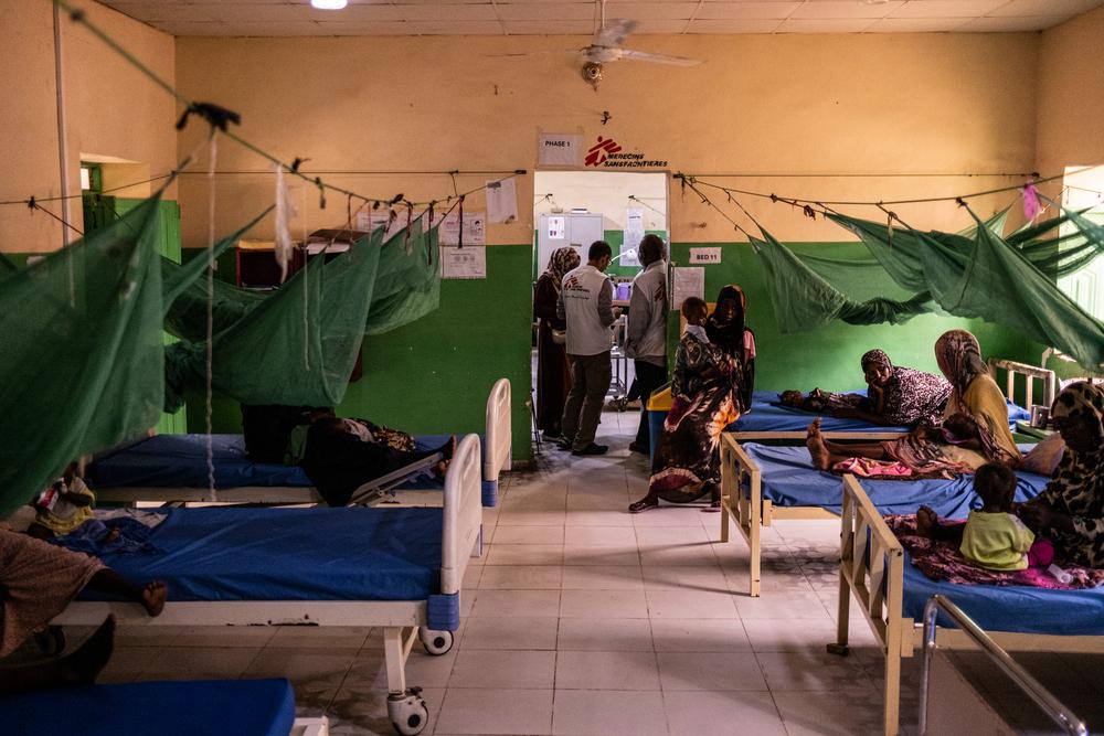 Medical teams carry out their rounds in the inpatient therepeutic feeding centre run by MSF in the Zalingei Teaching Hospital. 26 July, Zalingei, Central Darfur.