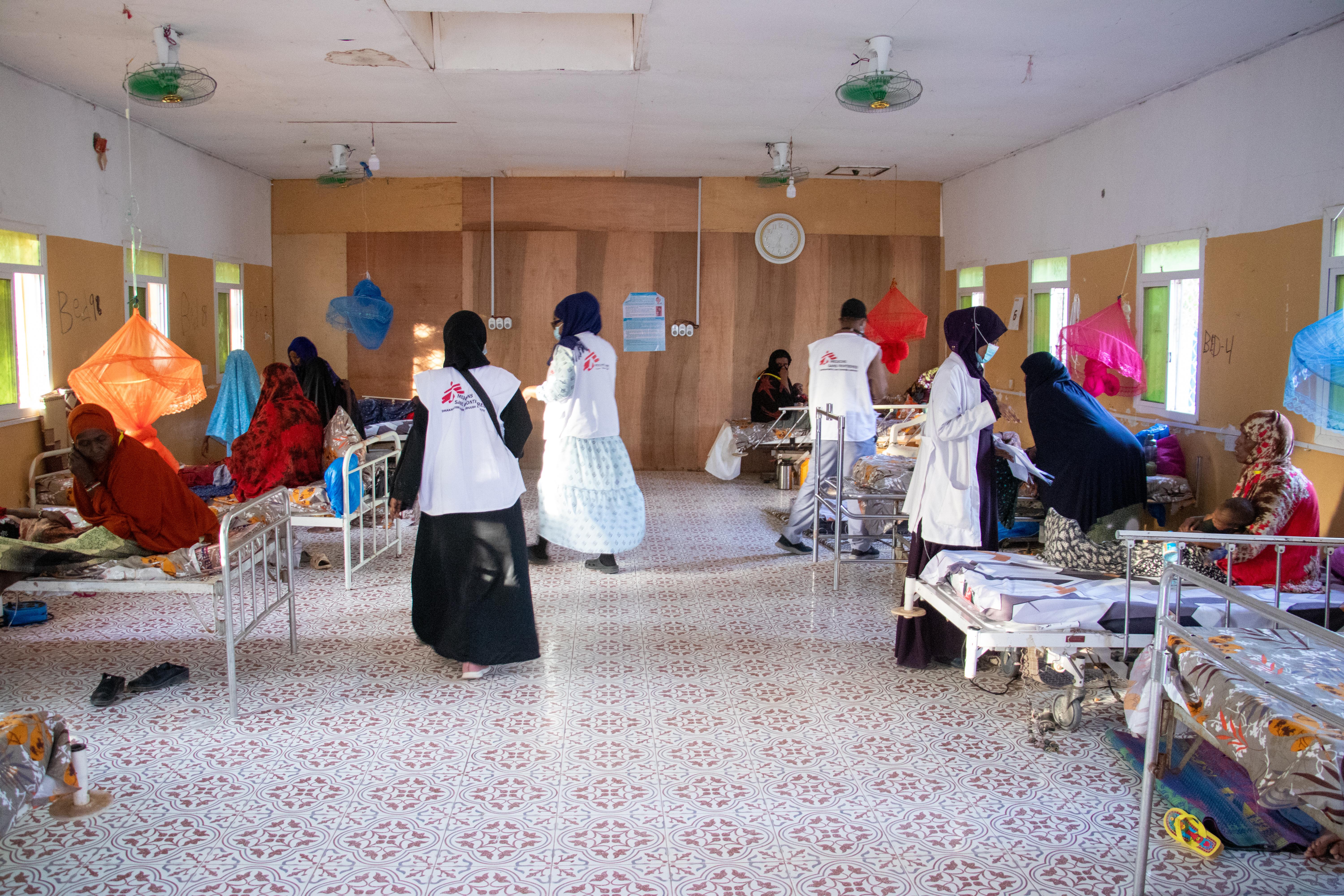 MSF and hospital staff care for patients in the measles ward at Burao Regional Hospital. MSF has worked with the hospital to strengthen infection prevention and control and to expand the isolation ward.